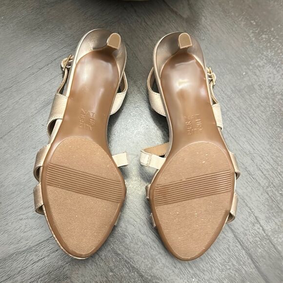 Naturalizer Taimi Heeled Sandal (Wide) - Picture 3 of 11